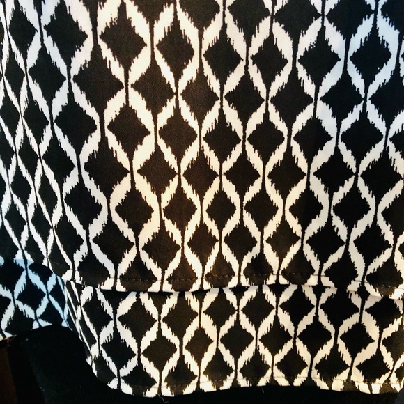 Black and white patterned blouse - Picture 2 of 6